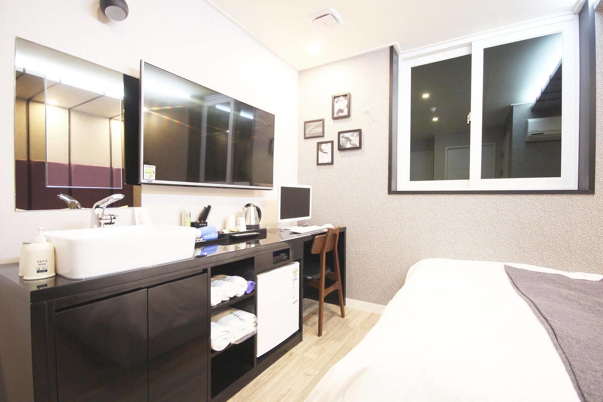Haru Hotel Gimhae Extérieur photo